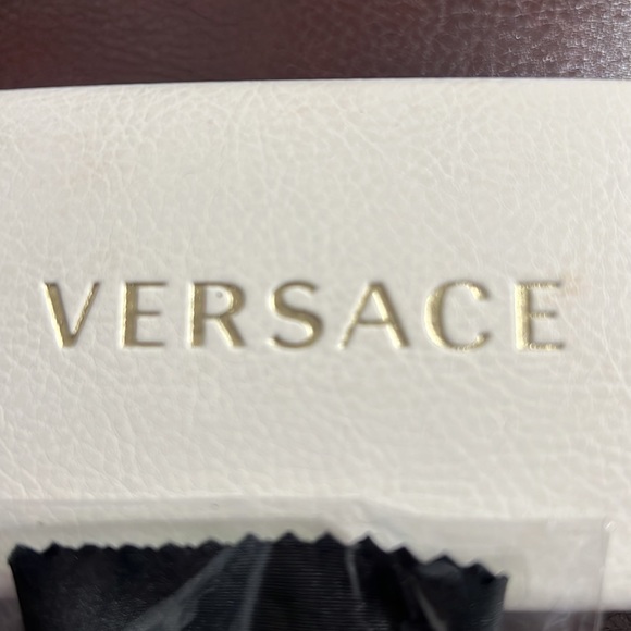 SUNGLASS/EYEGLASS HARD CLAMSHELL VAULT CASE WITH MICROFIBER CLOTH - Picture 3 of 4